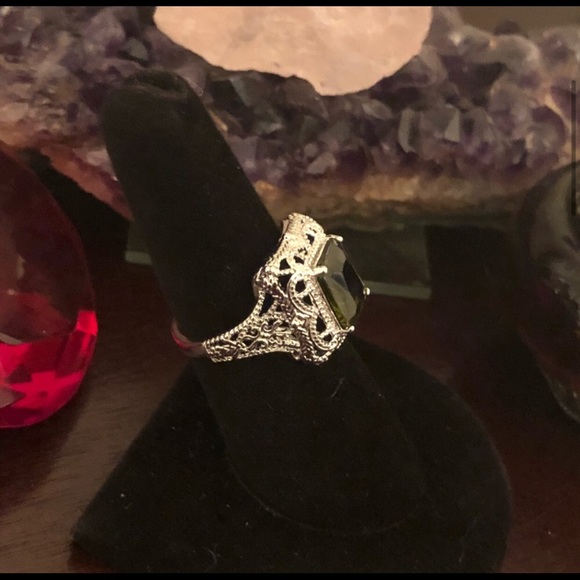 😀Sterling Silver Ring with Green Stone - Picture 4 of 9